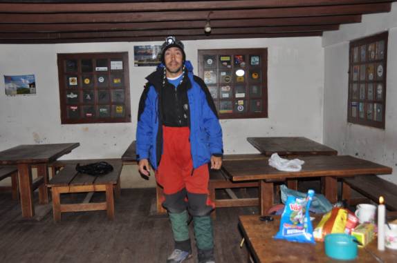 Pronto para subir o Chimborazo! (de madrugada, a 5 mil metros, no refúgio Whymper - Equador)